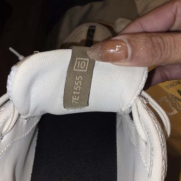 Fendi Men's Beige and White Sneakers - Picture 8 of 14